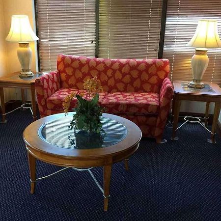 Astoria Hotel Danville North Екстер'єр фото