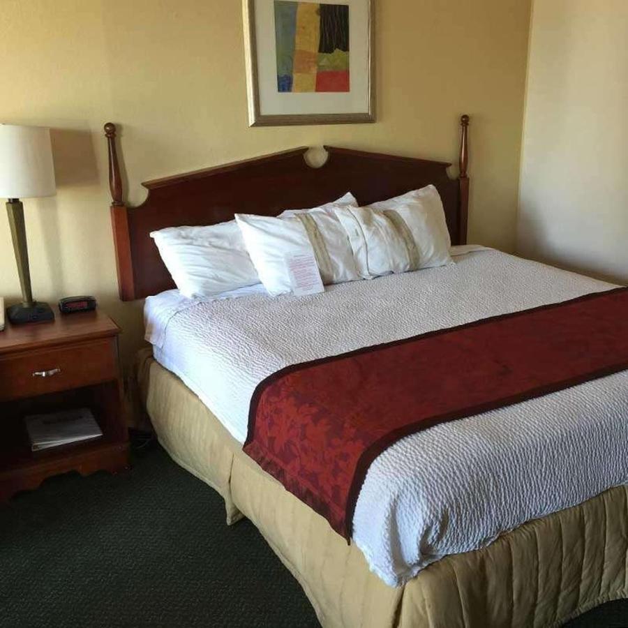 Astoria Hotel Danville North Екстер'єр фото