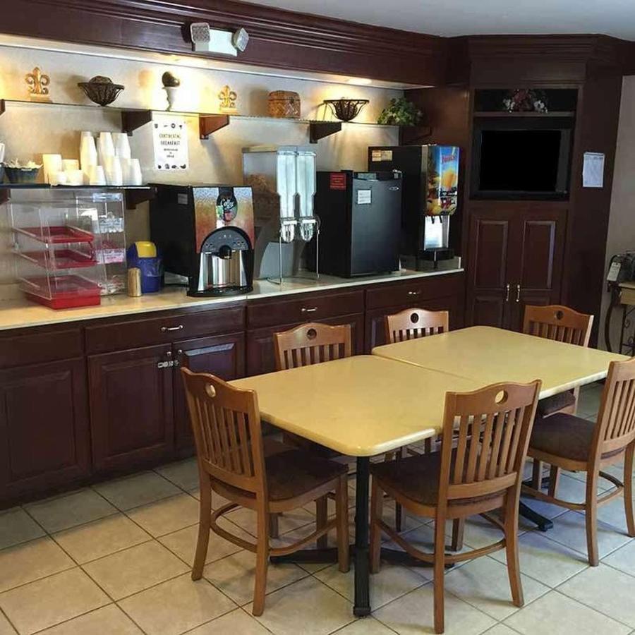 Astoria Hotel Danville North Екстер'єр фото