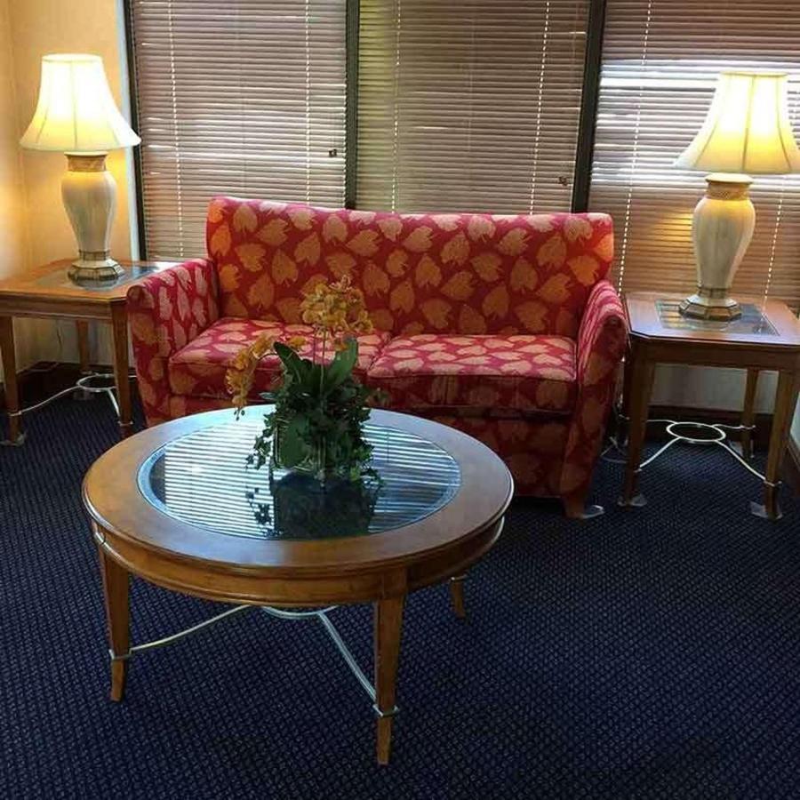 Astoria Hotel Danville North Екстер'єр фото