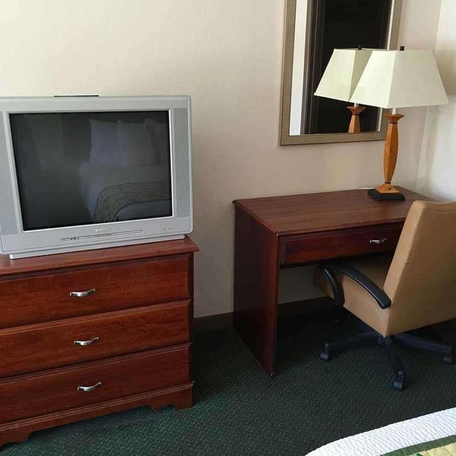 Astoria Hotel Danville North Екстер'єр фото