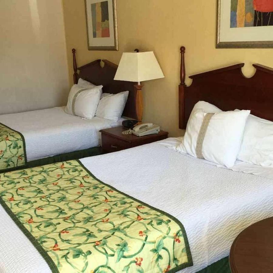Astoria Hotel Danville North Екстер'єр фото