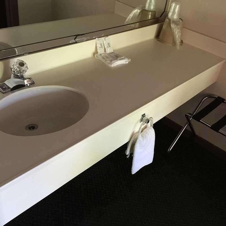 Astoria Hotel Danville North Екстер'єр фото