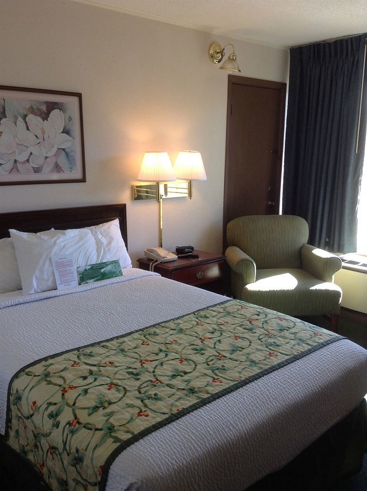 Astoria Hotel Danville North Екстер'єр фото