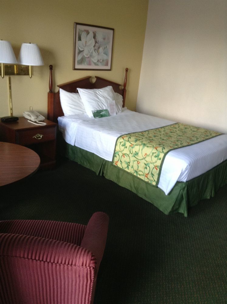 Astoria Hotel Danville North Екстер'єр фото