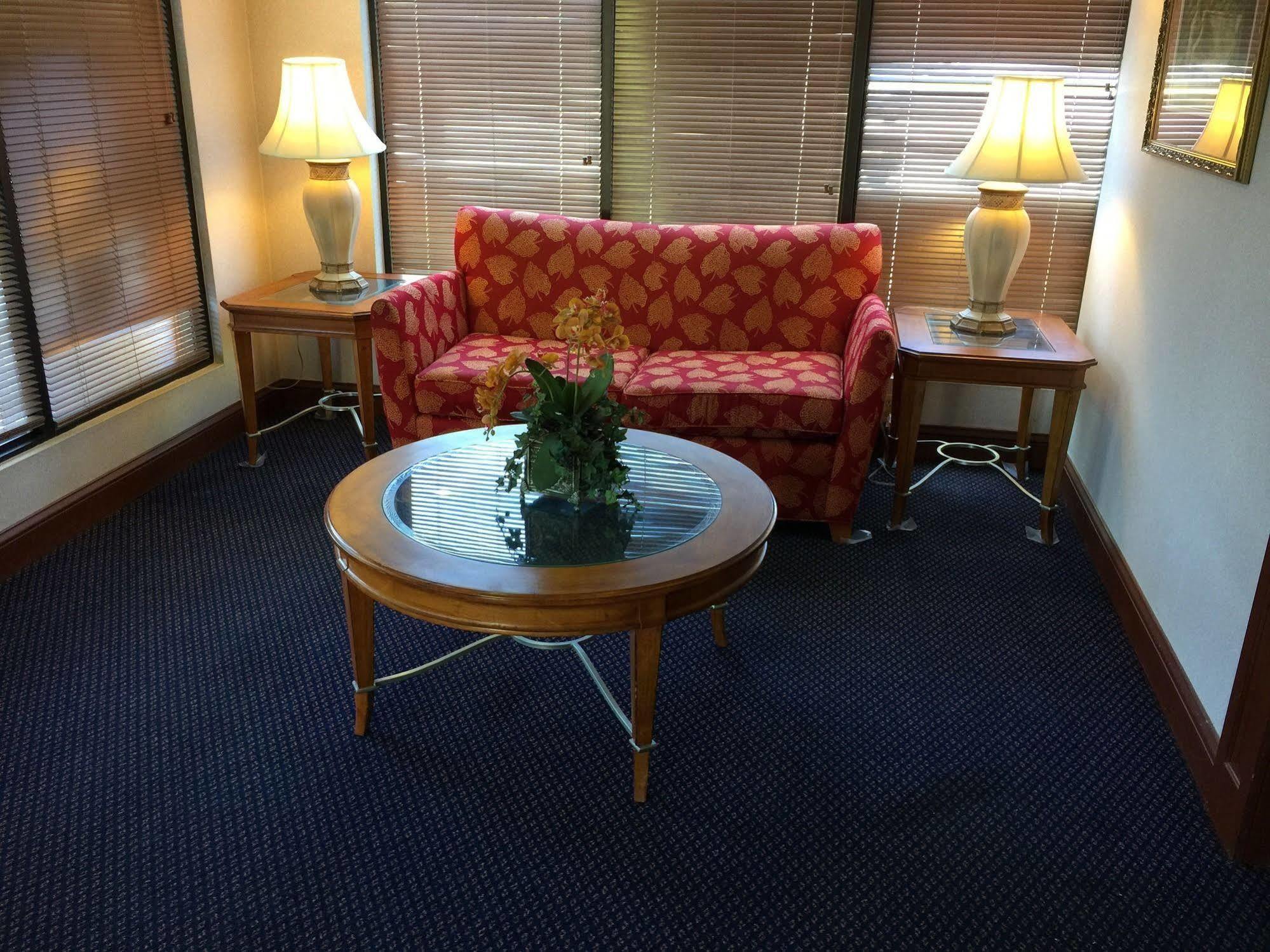 Astoria Hotel Danville North Екстер'єр фото