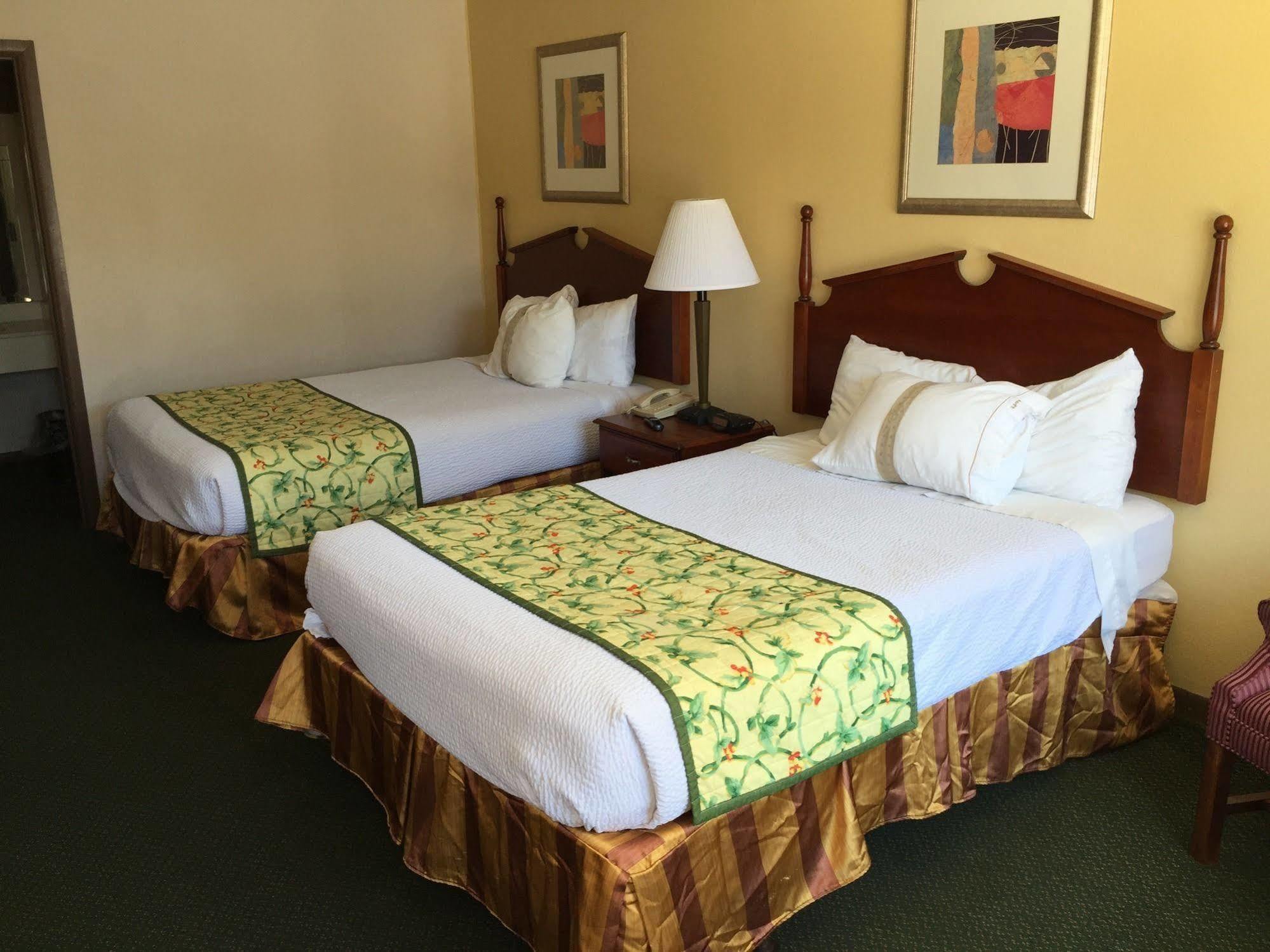Astoria Hotel Danville North Екстер'єр фото
