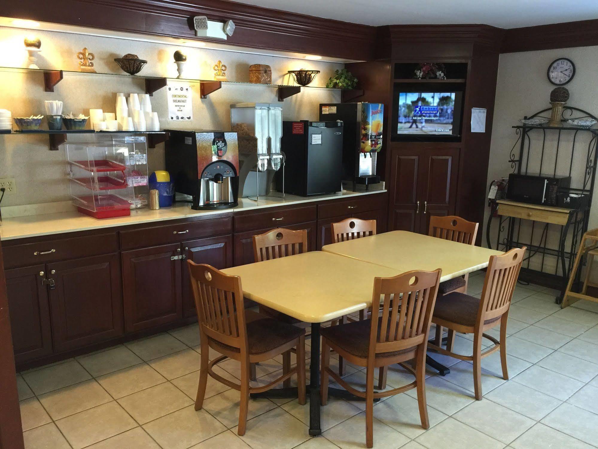 Astoria Hotel Danville North Екстер'єр фото