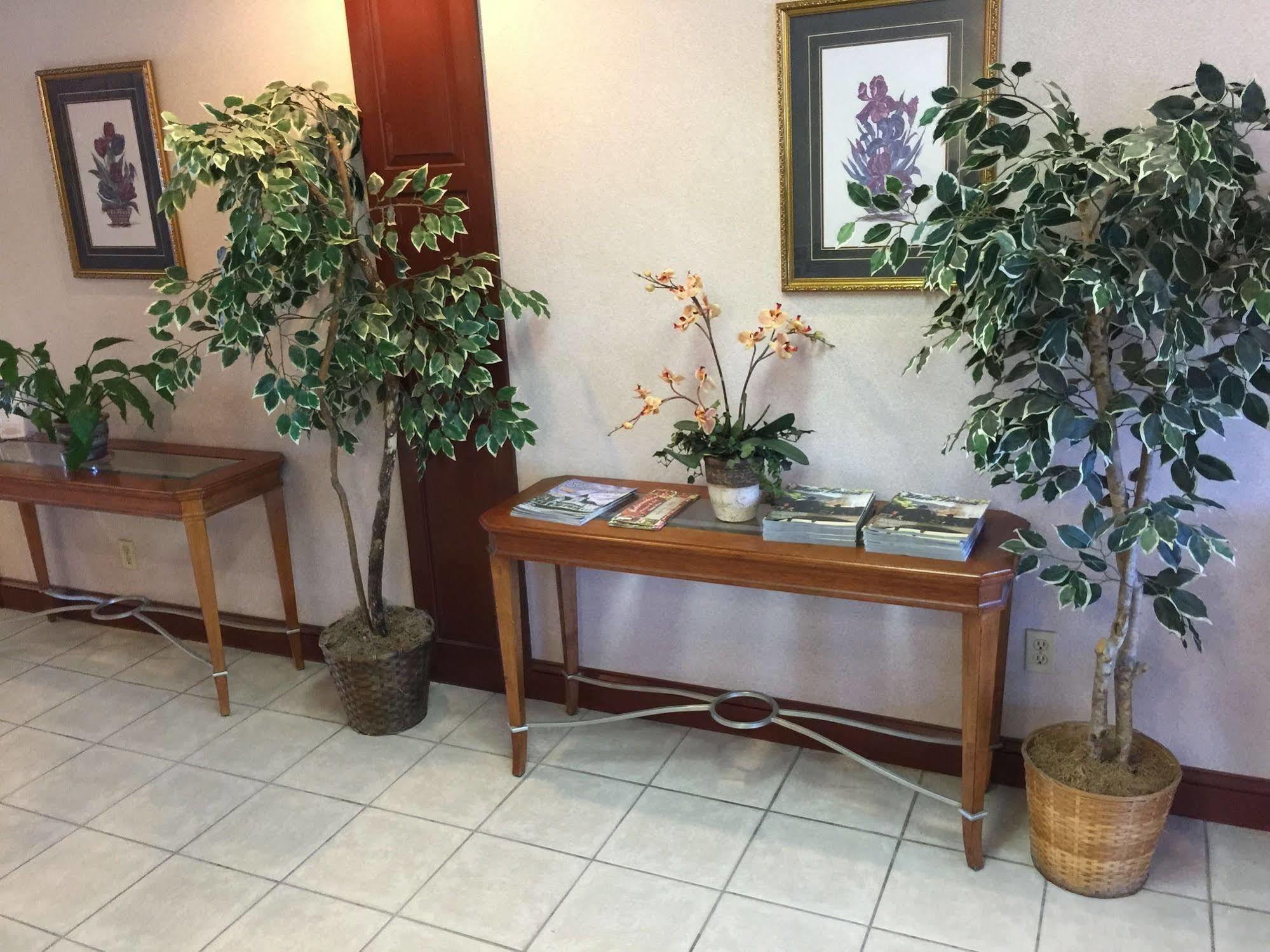 Astoria Hotel Danville North Екстер'єр фото